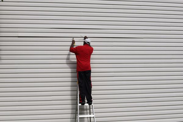 Loose Siding Repair in Carlsbad