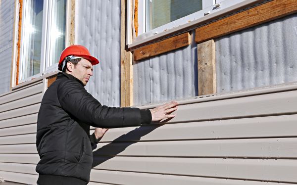 Cost of Vinyl Cladding Repair in Carlsbad