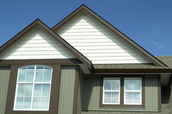 Cost of Vertical Vinyl Siding Repair in Carlsbad