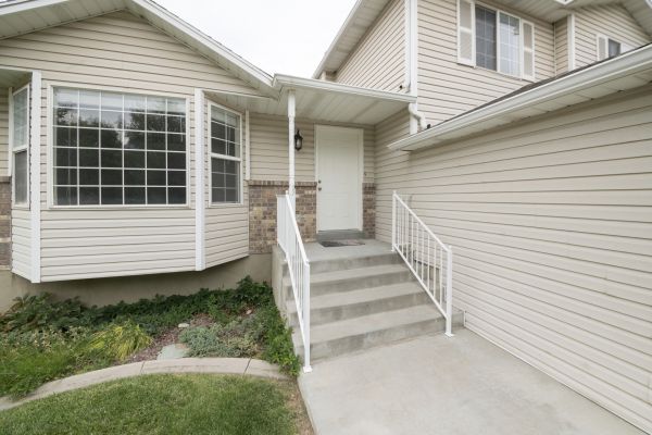 White Vinyl Siding Replacement in Carlsbad